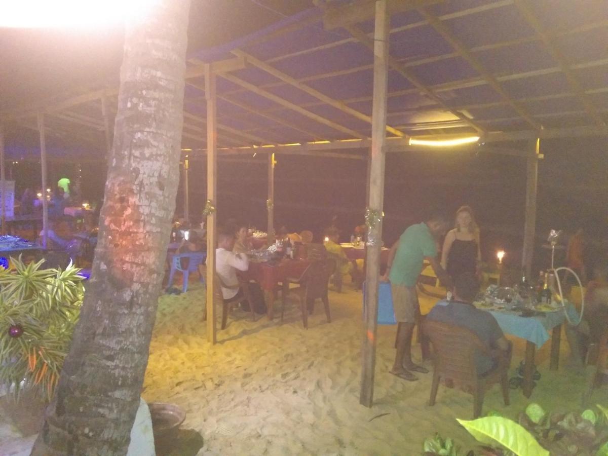 Hansa Surf Hotel Hikkaduwa Exterior photo