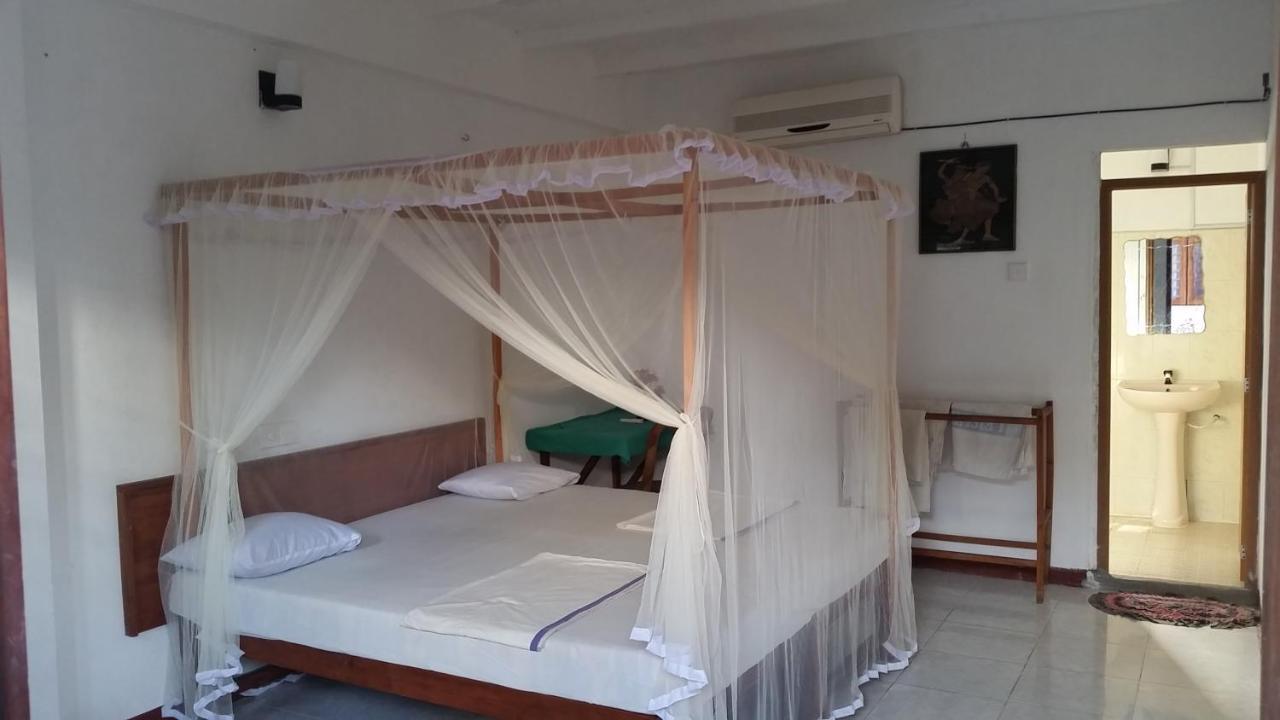 Hansa Surf Hotel Hikkaduwa Exterior photo