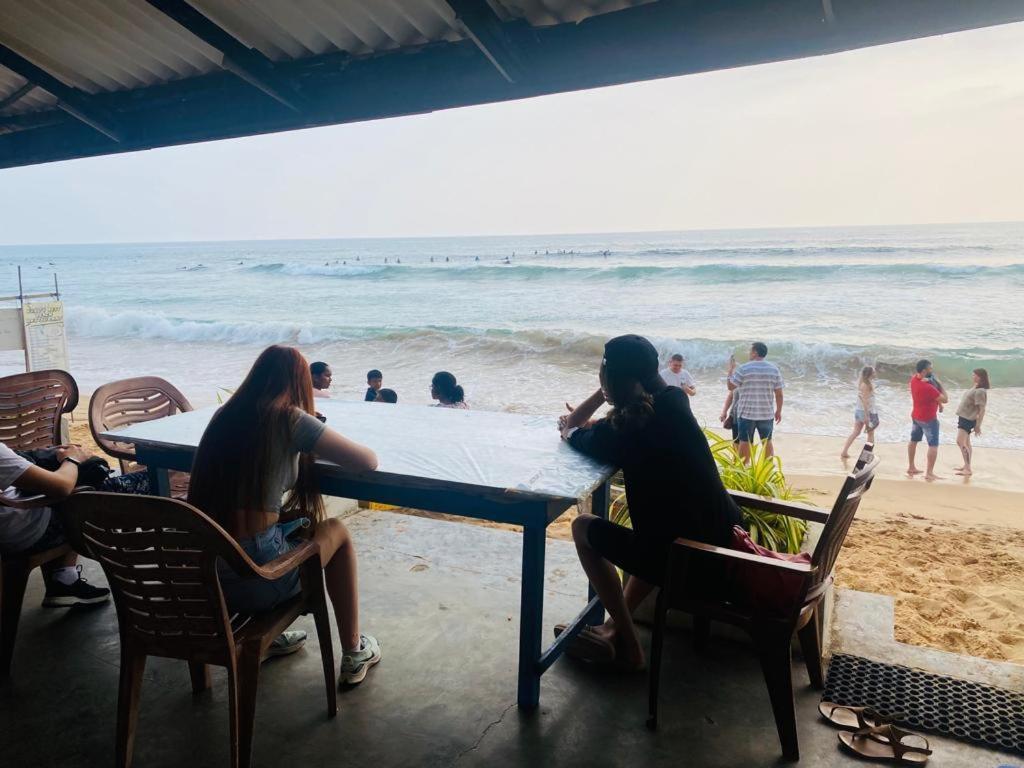 Hansa Surf Hotel Hikkaduwa Exterior photo