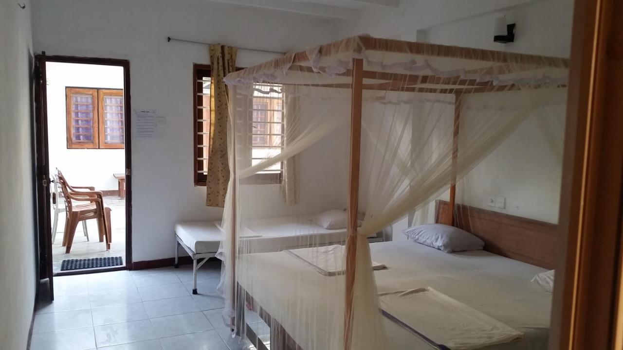 Hansa Surf Hotel Hikkaduwa Exterior photo