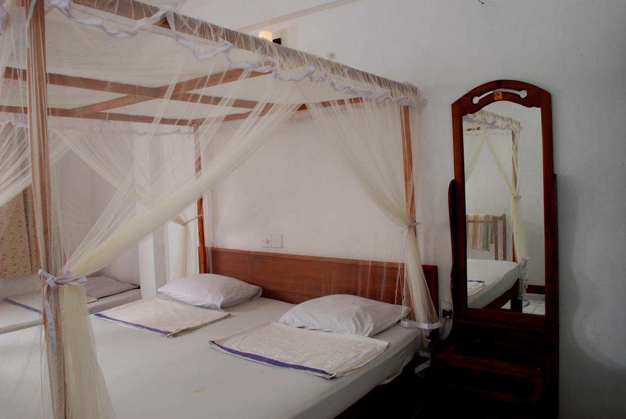 Hansa Surf Hotel Hikkaduwa Exterior photo