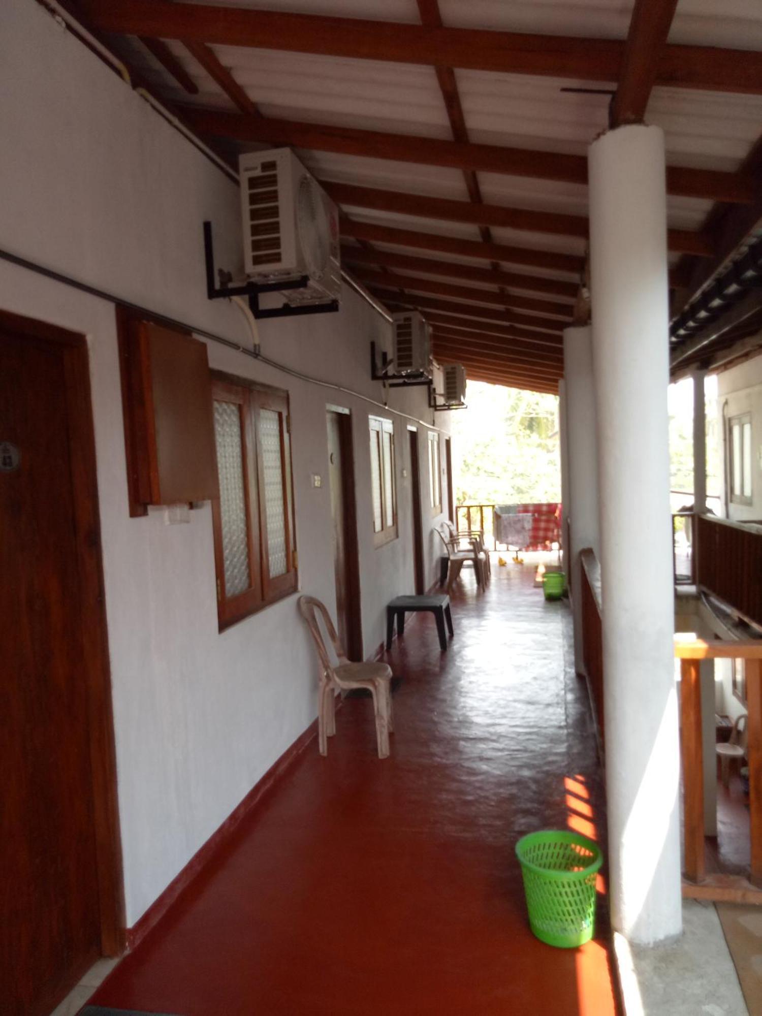 Hansa Surf Hotel Hikkaduwa Exterior photo