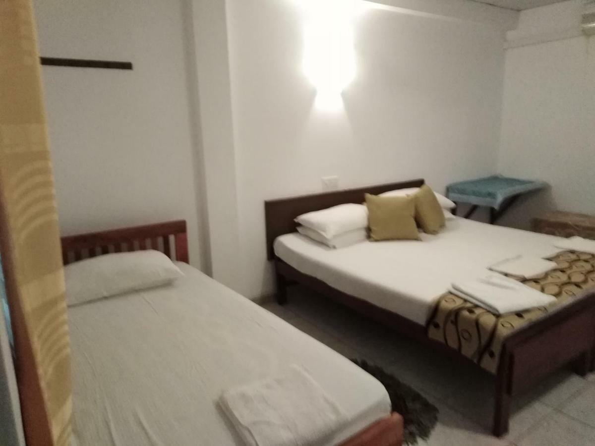 Hansa Surf Hotel Hikkaduwa Exterior photo