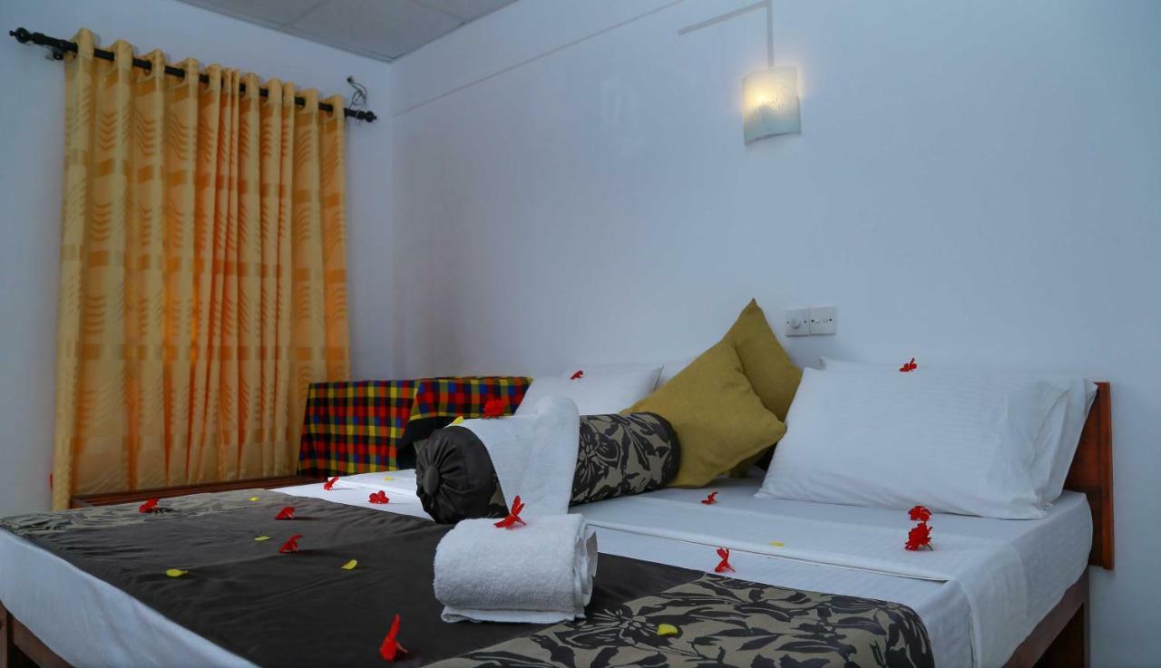 Hansa Surf Hotel Hikkaduwa Exterior photo