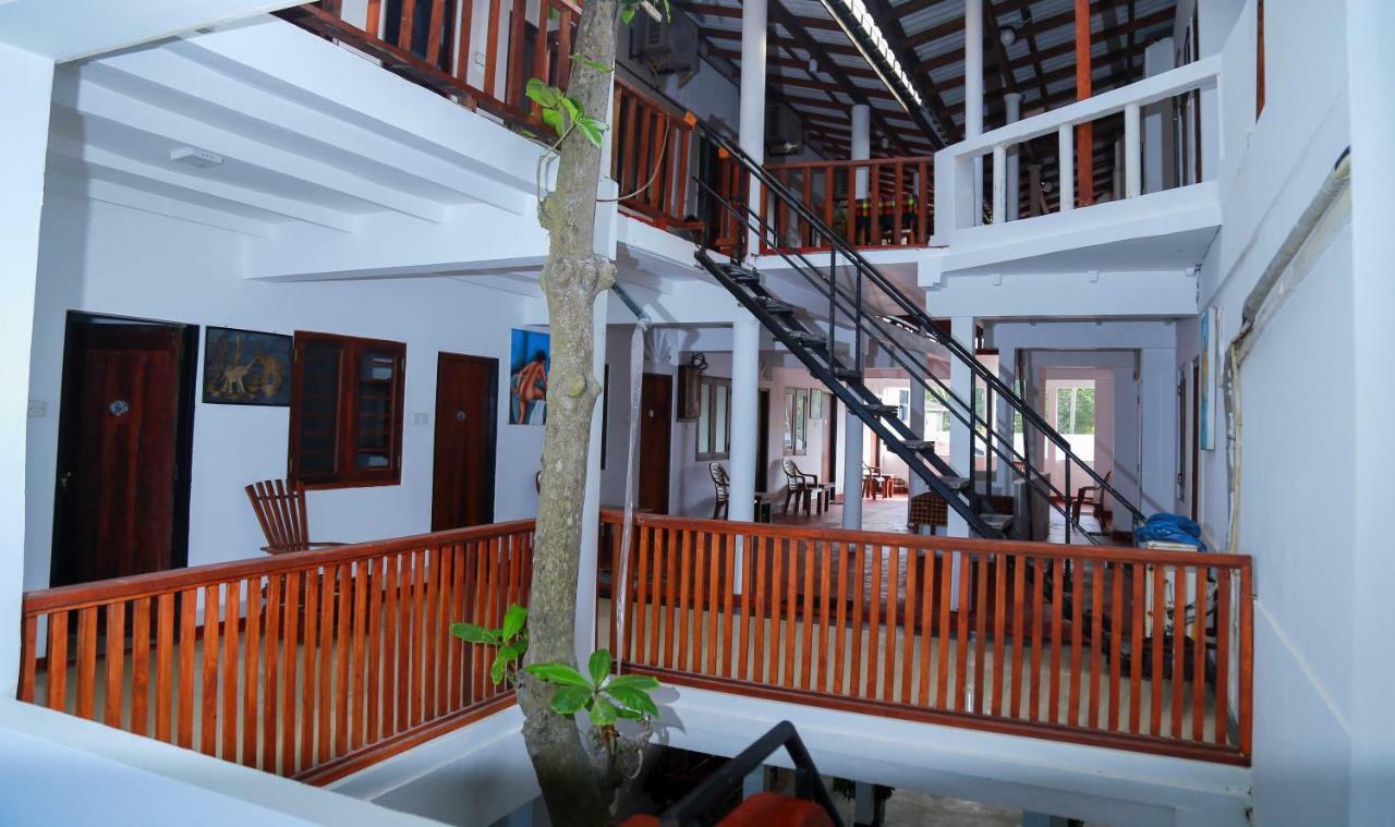 Hansa Surf Hotel Hikkaduwa Exterior photo